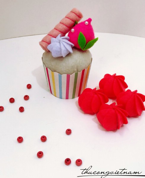 Cupcake vải nỉ mẫu 13