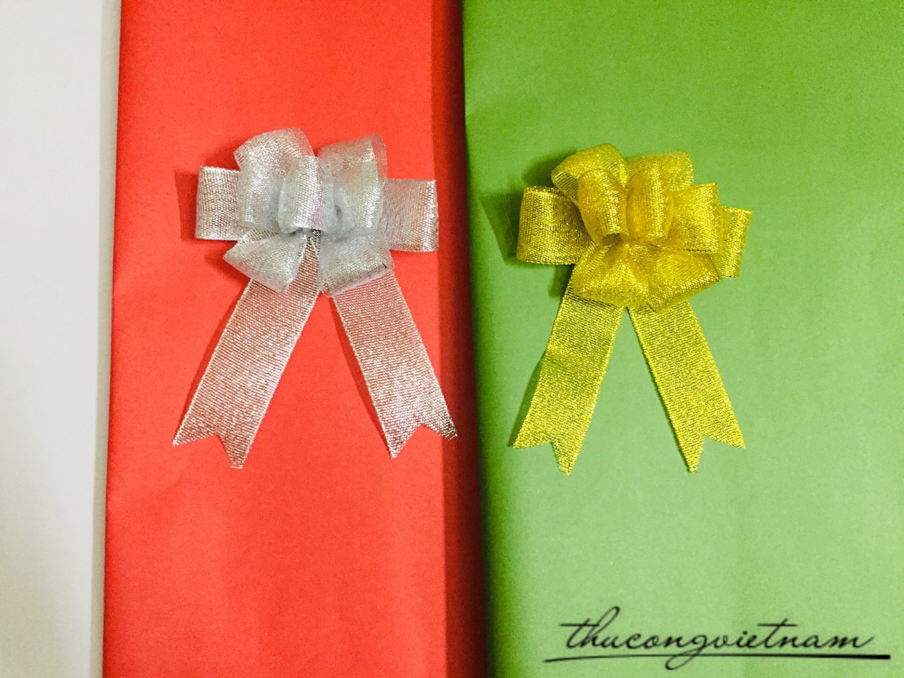 Combo 2 giấy trơn Xanh Lá - Đỏ kèm 2 nơ