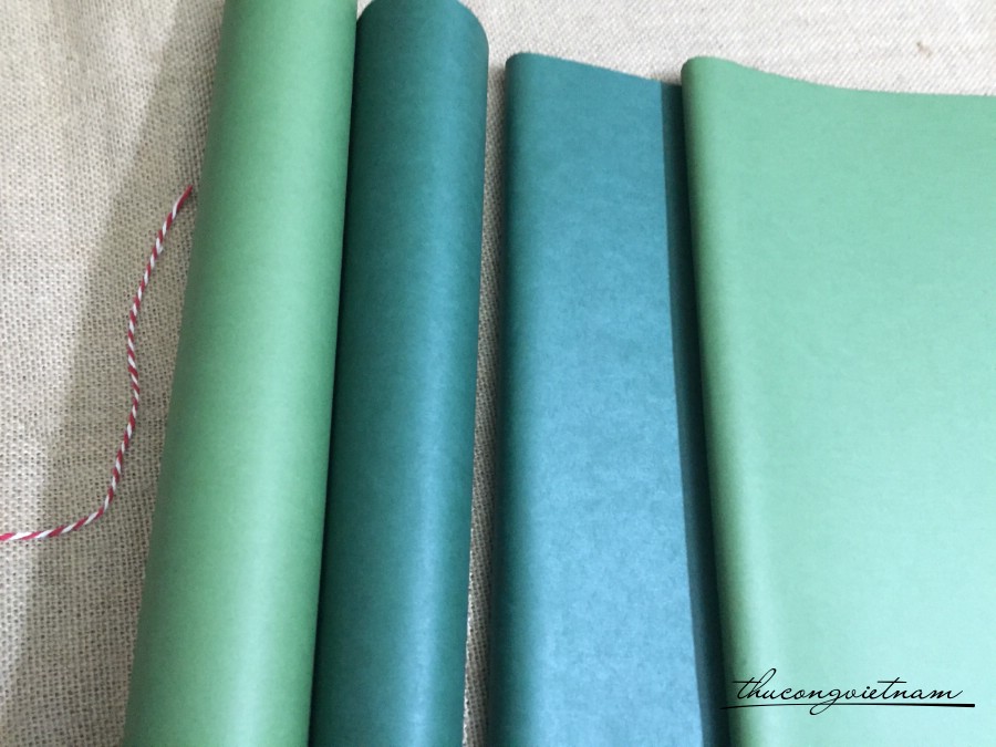Set 2 tờ giấy gói quà trơn tông xanh