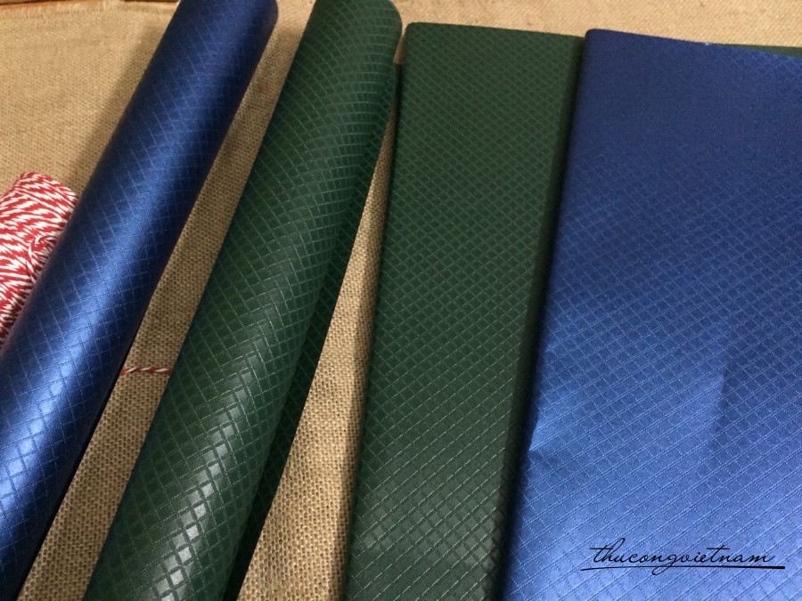 Set 2 Giấy gân nổi nhũ cao cấp 50*70cm - Xanh dương và xanh lá đậm
