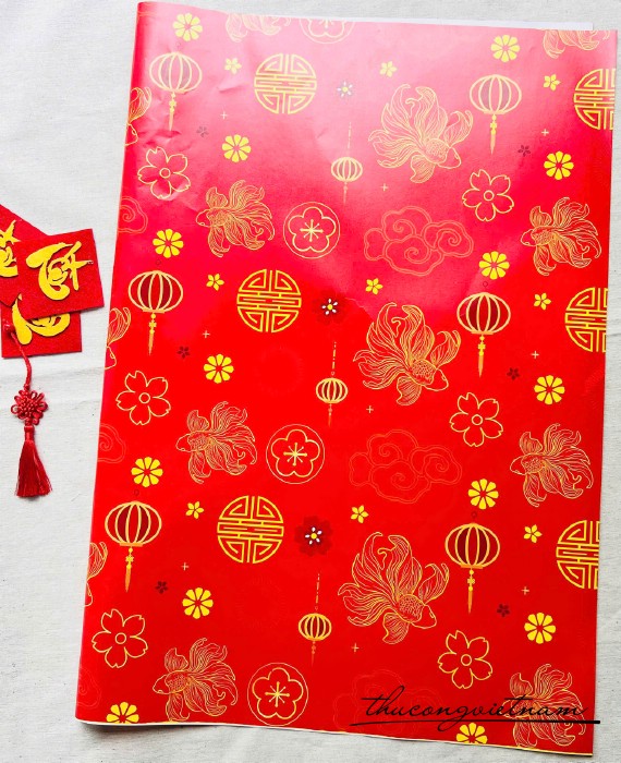 Giấy gói quà Tết 50x70cm – Đỏ May Mắn Rước Xuân