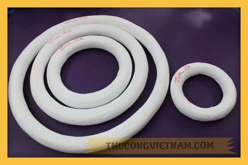 Mút xốp trắng hình vòng tròn rỗng (có bo viền)