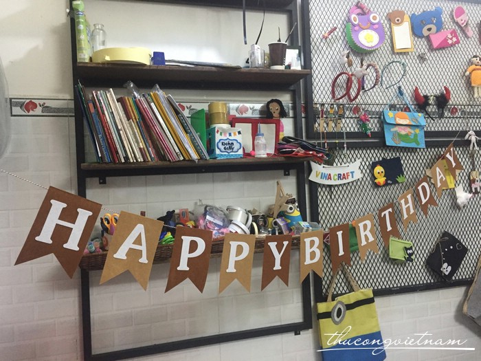 Dây treo Happy birthday vải nỉ màu nâu