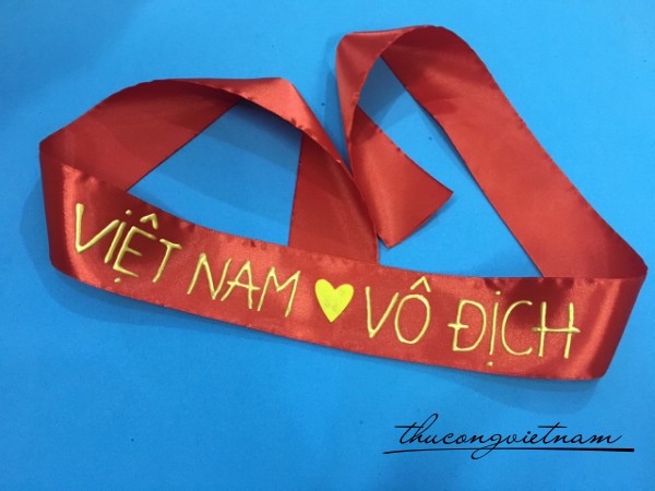 Băng rôn Việt Nam vô địch chữ vẽ