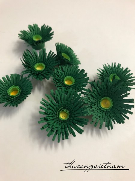 Hoa cúc quilling màu xanh lá đậm