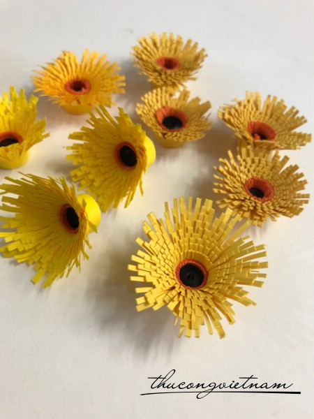 Hoa cúc quilling màu vàng