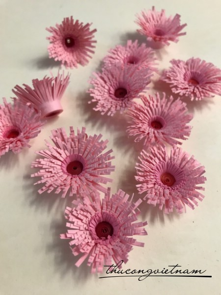 Hoa cúc quilling màu hồng