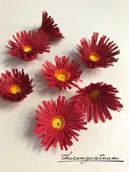 Hoa cúc quilling màu đỏ