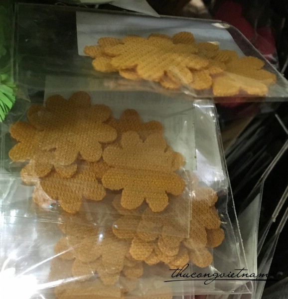 Hoa giả trang trí màu vàng